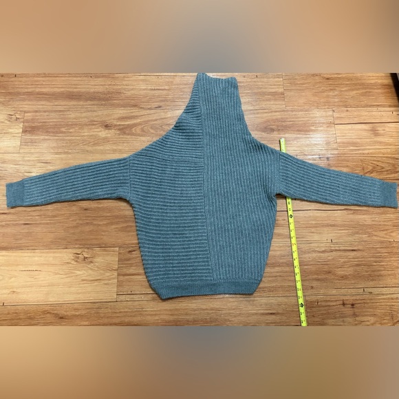 Ministry of Style Drape Knit Sweater in Grey Size 2 - Picture 4 of 5